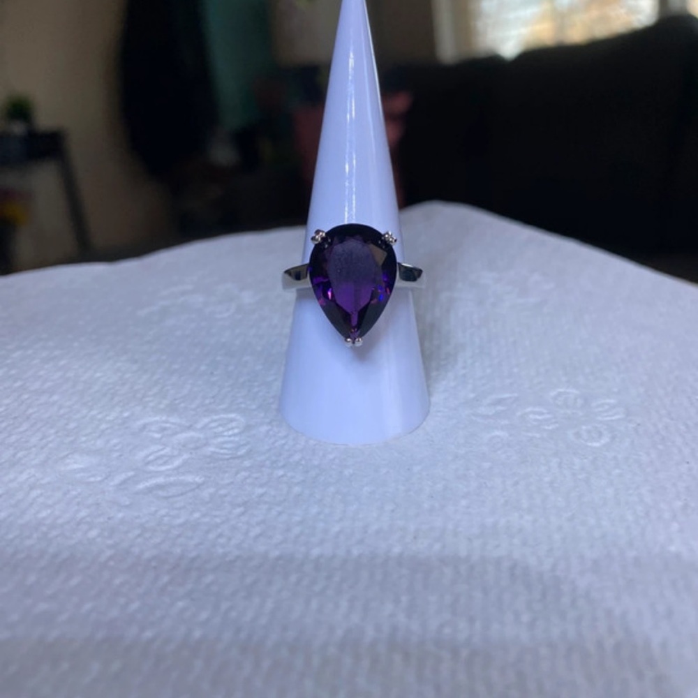 Elegant Teardrop Purple Gemstone Ring